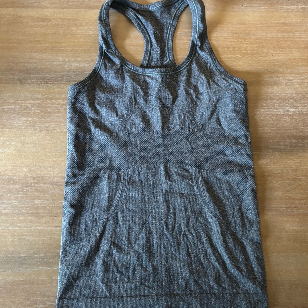 Lululemon Swiftly Tech Racerback Tank Top in Dark Gray, Size 4